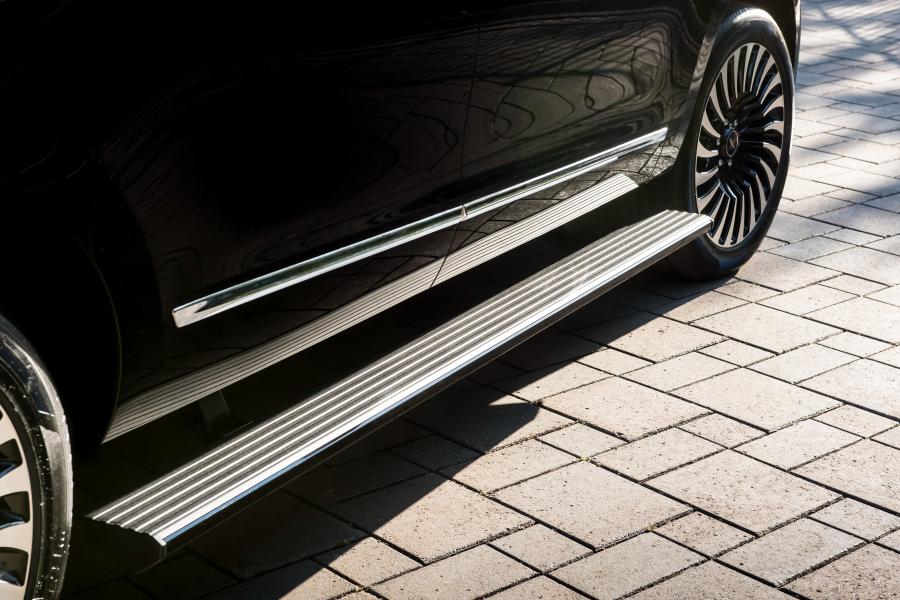 Детали экстерьера Lincoln Navigator L Black Label 2017 года  (фото 10 из 27)
